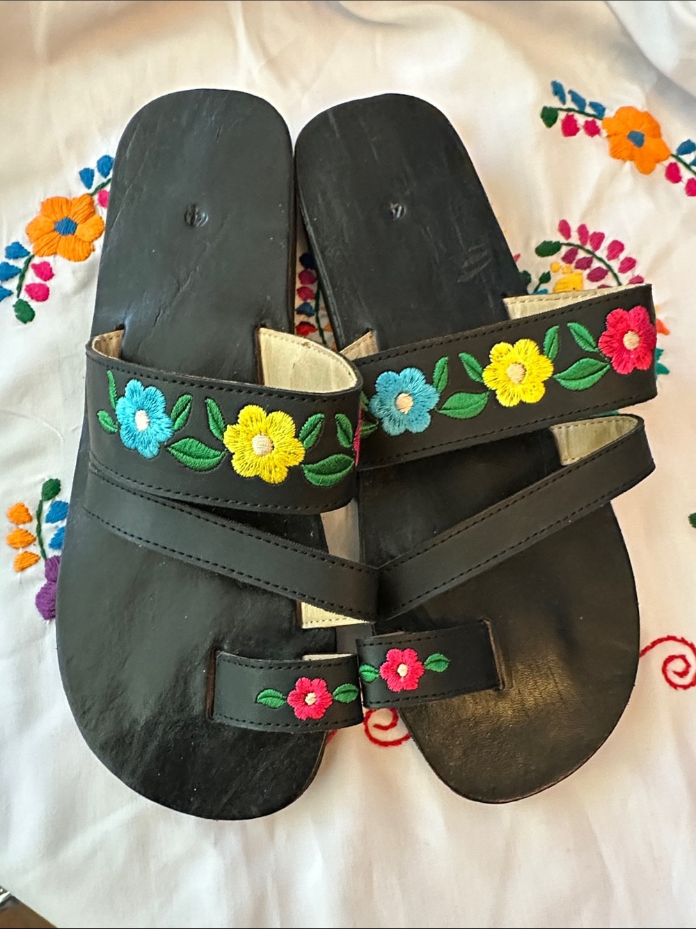 Size 7US Mexican sandals color black